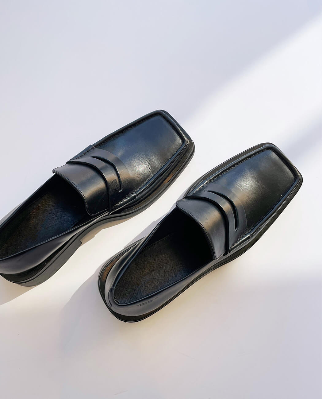 Modern heeled black loafer for men