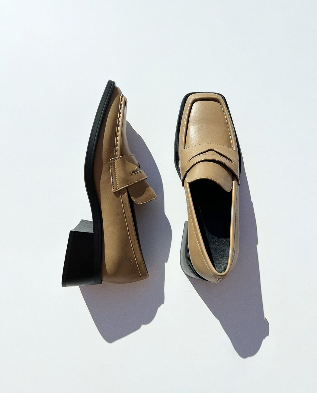 Mocassin noir moderne à talon pour homme 